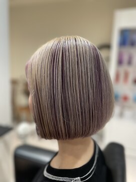 ナインプラス(NINE+) ホワイトベージュ×バイオレットインナーカラー