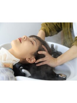 頭皮の汚れや臭いが気になる方にオススメ☆ウルトラファインバブルsalombでマッサージ、リラックス効果も◎