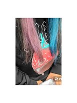 ヘアースペース 練馬店(hair space COCO) インナーカラー、右がピンクで左がブルー