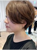 美髪シアーカラーピンクブラウンショートカット切りっぱなしボブ