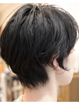 ステム(stem) くせを活かした前下がりのショートボブ