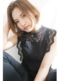 ベージュブラウン　内巻きショート