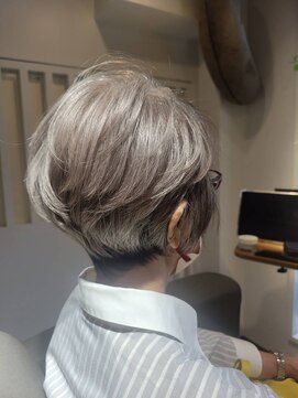 ルナフローラバイエム 横浜鶴屋町(luna flora by em) 大人ショートボブ