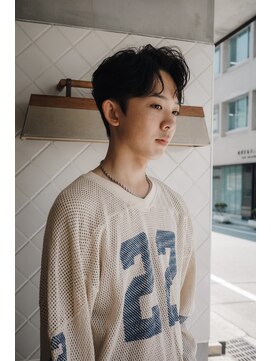 ルーカス(LUCAS) 柔らかく流れるセンターパート