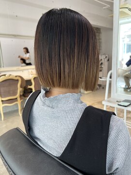 ツイギー 歩行町店(TWiGGY) グラデーション切りっぱなしボブ