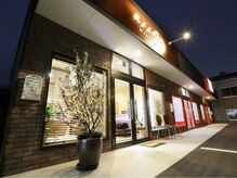 店舗前に広い共有駐車場ございますので、運転苦手な方も安心◎