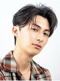 黒髪ツーブロックナチュラルセンターパートフェザーパーマ眉毛
