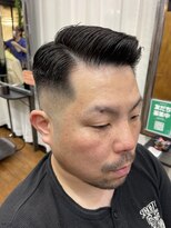 アクシス 津田沼(AXIS) 七三アップバング×フェード刈り上げの大人バーバースタイル