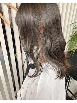 モルニ(MORNI) グレージュ_マロンベージュ Aラインボブ かきあげ