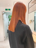 アイヴィー(IVY)&nbsp;お洒落オレンジカラー 切りっぱなしストレートヘア ケアブリーチ