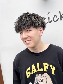 プリック(PRick) ハイライト/ブリーチ/メッシュ/メンズハイライト/メンズパーマ