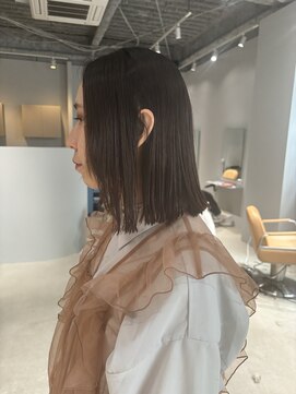 イト(iTo) 肩下パッツンボブ