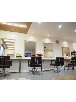 年齢を重ねるごとに輝く美髪をご提供。オーガニックオイルカラーでしっとりハリのある仕上がりを実現します