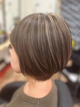 まつこ美容室 ハイライトカラー、ショートボブ