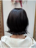 外ハネスタイリング切りっぱなしボブ