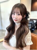 アイドットプラス 表参道(i.+omotesando)&nbsp;ウェーブヘア×ニュアンスカラーで魅せる柔らかさ