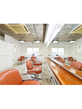 少人数だからこその落ち着いた空間。中目黒の喧騒から少し離れたサロンで穏やかな時間を過ごしませんか？