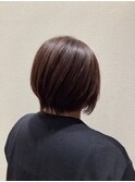透明感ニュアンスカラー大人可愛いひし形前下がりショートボブ