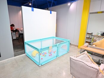 ニジ(Niji)の写真/《貸切空間だから嬉しい！》キッズスペース/店舗曲リクエスト可で全員が笑顔なサロンタイムを♪