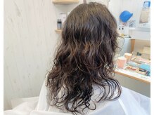 髪に負担の少ないアミノ酸トリートメントパーマでセットも楽に