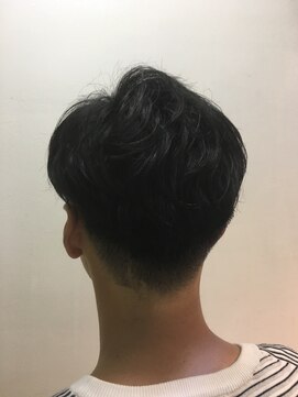 パティオン(PATIONN) サイドとバックはスッキリ！トップはパーマで動きのあるスタイル