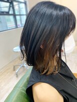 インナーカラーハイライトくすみピンクレイヤーウルフ耳掛けボブ
