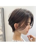 ハンサムショート　ベージュカラー　大人ショート　前髪なし