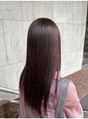 ブラウンカラーのストレートヘア