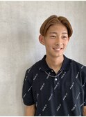 刈り上げセンターパート　刈り上げショート　ブリーチデザイン