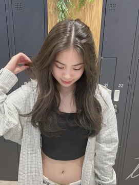 ビューシンサイバシ(VIEW SHINSAIBASHI) 透明感オリーブベージュグレージュ艶カラー20代30代