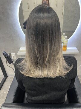 アイ(_i) グラデーションカラーシルバー