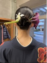 ウェウェ(wewe)&nbsp;生花アレンジ/袴アレンジ/タイトシニヨン/タイトアレンジ