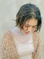 レジュアル(RESSUAL)&nbsp;エアリーミディ　ショートパーマ　黒髪　ホワイトアッシュ