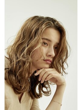 ティーシェル(TIECHEL) ミディアム、ウェーブ