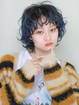 テトヘアー(teto hair) ウルフカット、ネイビーカラー、ブリーチ、オン眉