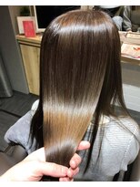 カミケンガレリア(kamiken. galleria)&nbsp;ナチュラル上品ロング艶髪大人ストレート【カミケンガレリア】