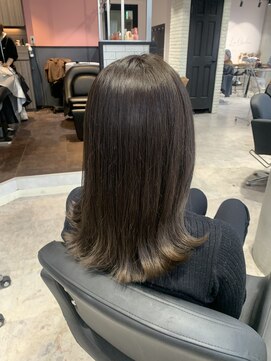 リーオオサカ(Lee Osaka) グレージュカラー