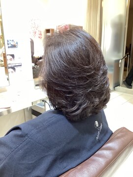 ピークアブー アヴェダ アトレ恵比寿(PEEK-A-BOO AVEDA) 前上がりレイヤーボブ