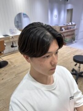 オリバイオハナ(Oli by ohana) ニュアンスパーマ/メンズパーマ/センターパート/Olibyohana