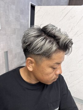 スキル 石岡(SKILL) ホワイトブロンド/ブリーチデザイン/刈り上げショート