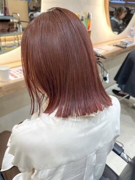 ヒビヲ(HIBIO) 横浜タッセルボブ切りっぱなしボブピンクベージュカラー外ハネ