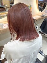 ヒビヲ(HIBIO) 横浜タッセルボブ切りっぱなしボブピンクベージュカラー外ハネ