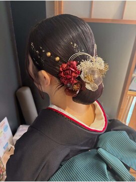 シークエストアンドシプラス(C/QUEST&C-plus) 成人式　ヘアセット　シニヨン　カチモリ　金箔　辻堂