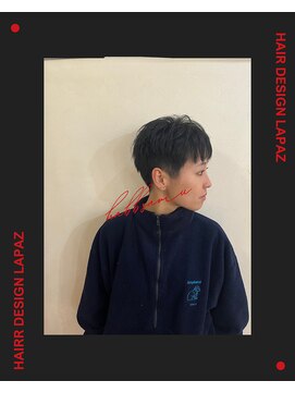 ラパス(LAPAZ) 「黒髪でも重くない。絶妙な束感と横顔で魅せる、洗練ショート」