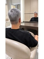 ヘア&エステ ヒロイン 西武池袋店&nbsp;シルバーヘアを生かした大人のメンズショートスタイル。