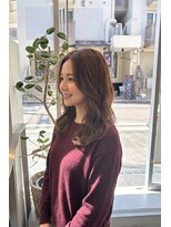 トレ(tre.)&nbsp;顔まわりレイヤーのゆるウェーブロング