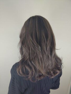 ウィット アンド ラファム Wit &La Famme ブリーチ履歴を利用してシャドールーツ（逆バレイヤージュ