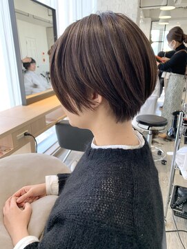 アーロン(aaron) 【サロンワーク】スモーキーブラウンのショートボブ。