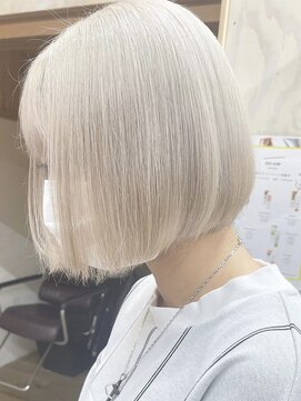 ラヴィ 山科店(Lavy) ちょいグレーホワイト