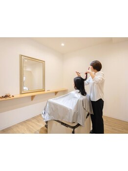 上質な個室空間で、自分へのご褒美♪女性スタイリストのマンツーマン施術で、ゆっくり寛げる贅沢なひと時を